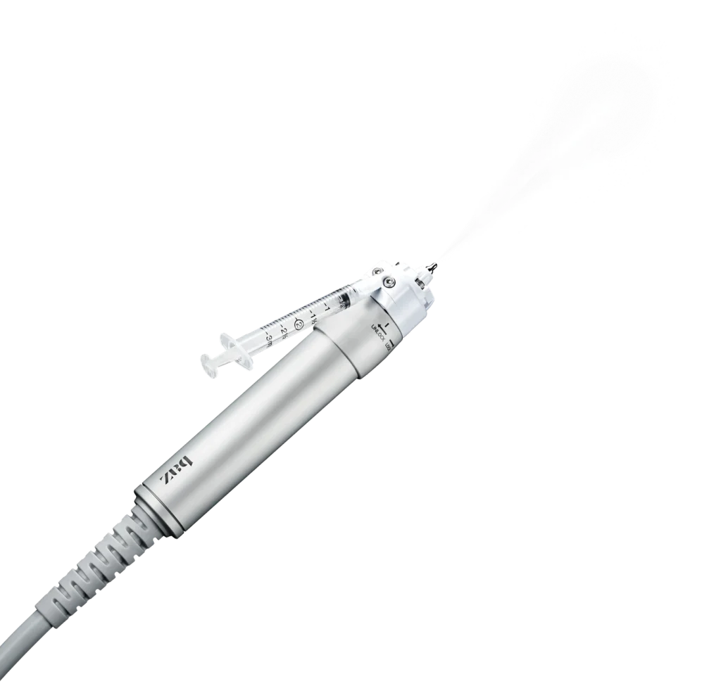 キュアジェット(CUREjet)の専用ハンドピースと薬剤の噴射イメージ